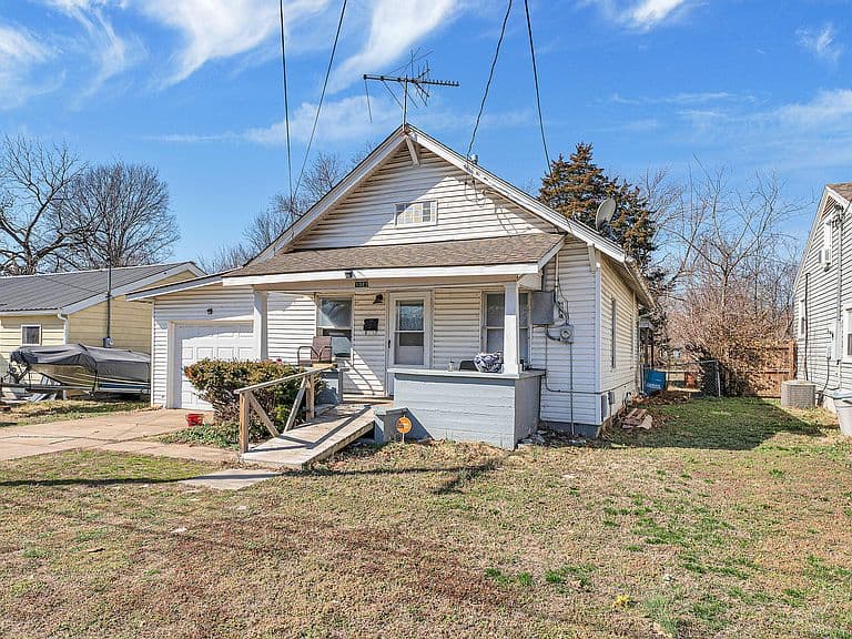 Listing photo 2