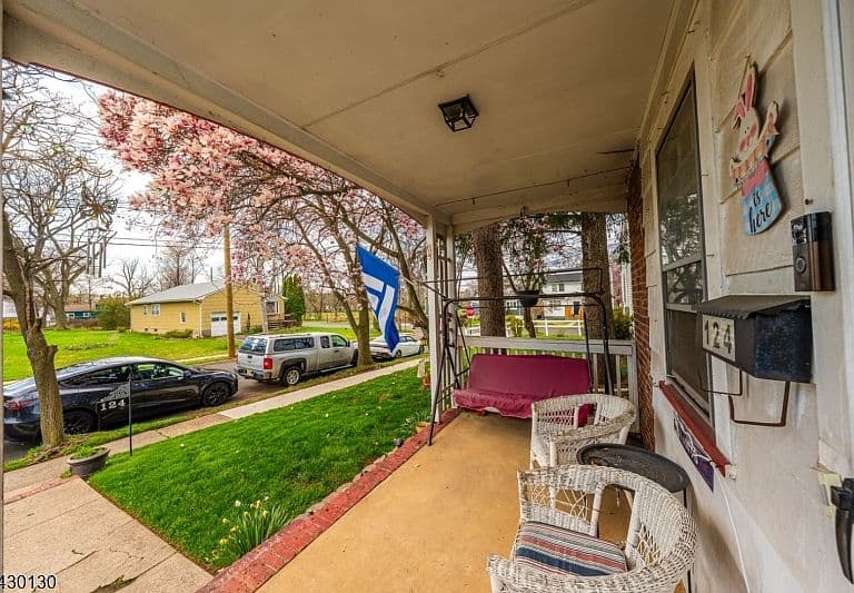 Listing photo 3