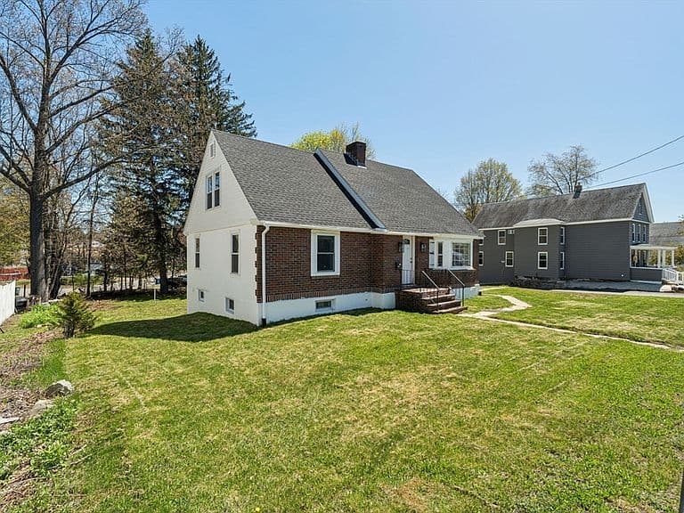 Listing photo 3
