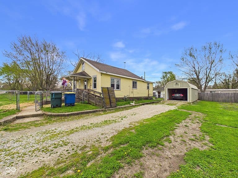 Listing photo 2