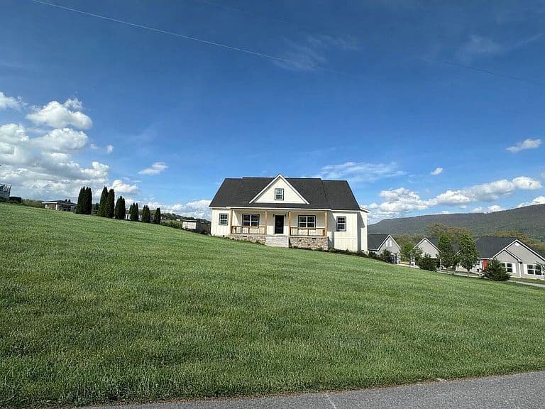 Listing photo 2