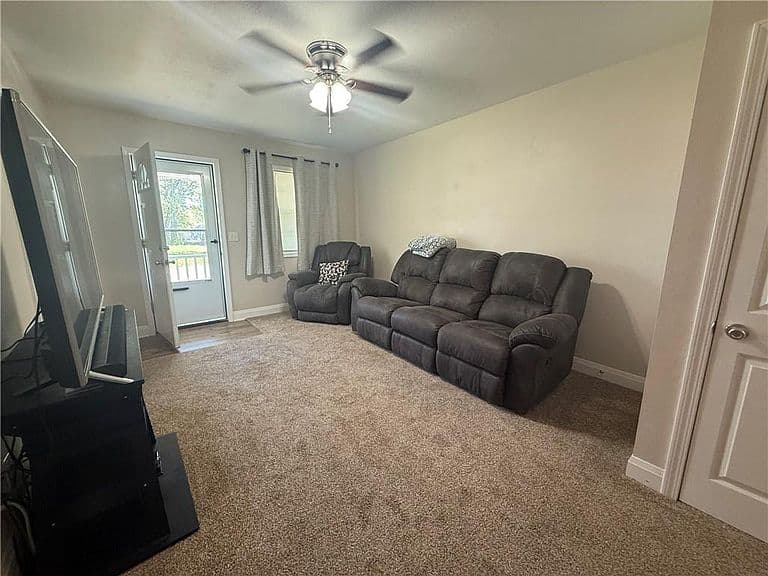 Listing photo 4