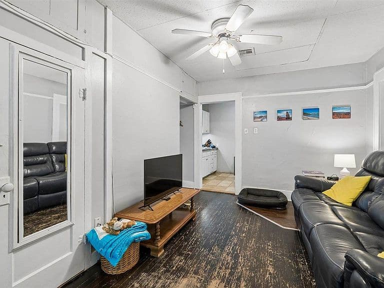 Listing photo 4