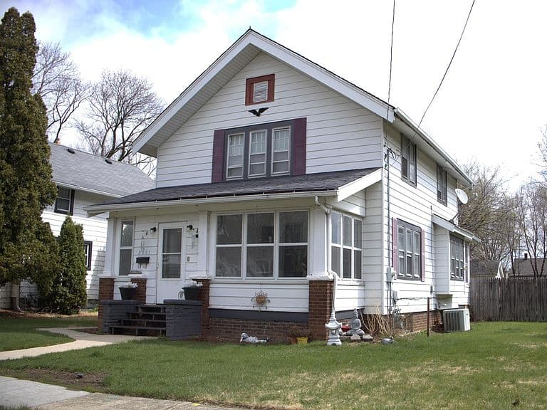 Listing photo 2