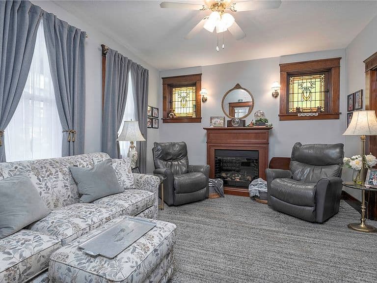 Listing photo 4