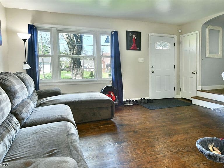 Listing photo 5
