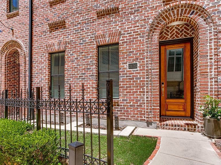 Listing photo 3