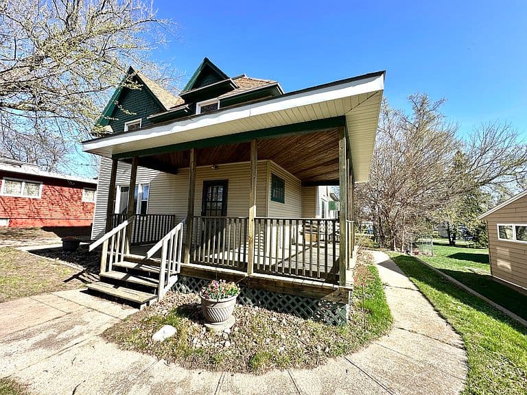 Listing photo 2