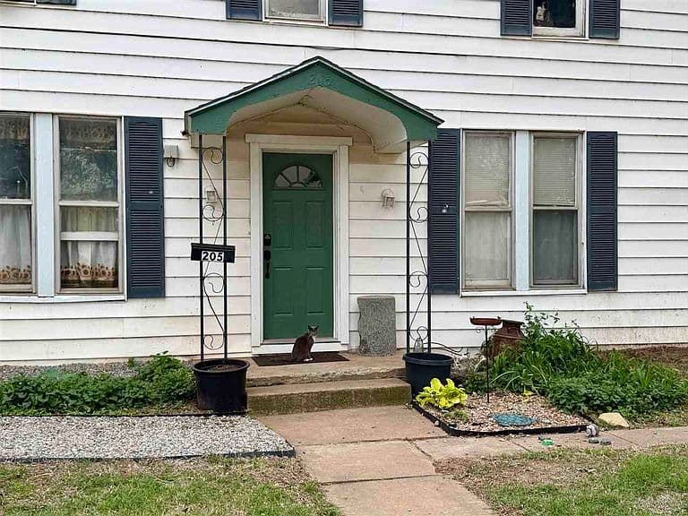 Listing photo 2