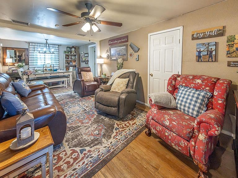 Listing photo 2