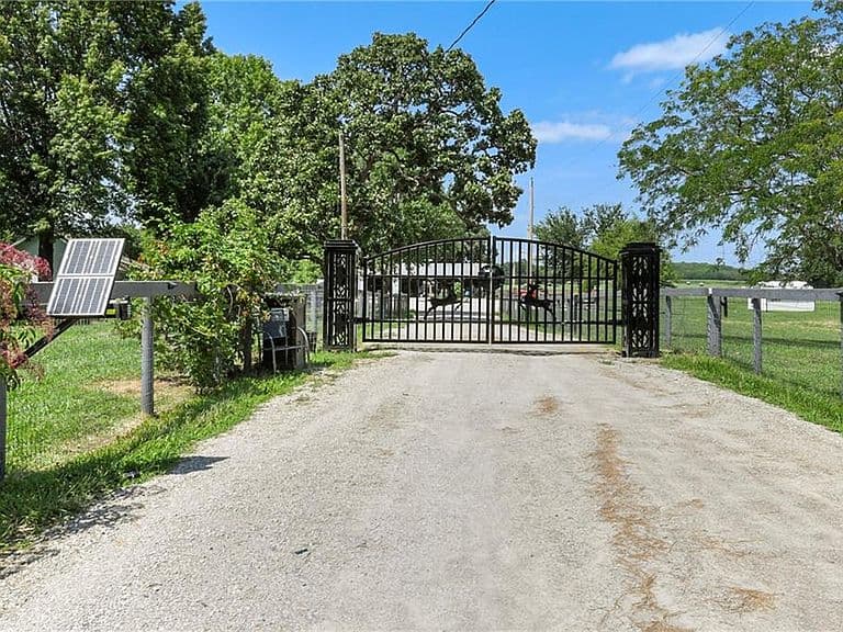 Listing photo 4