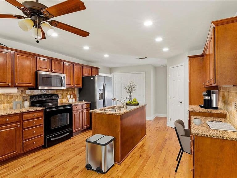 Listing photo 5