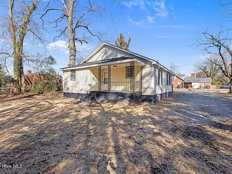 Listing photo 3