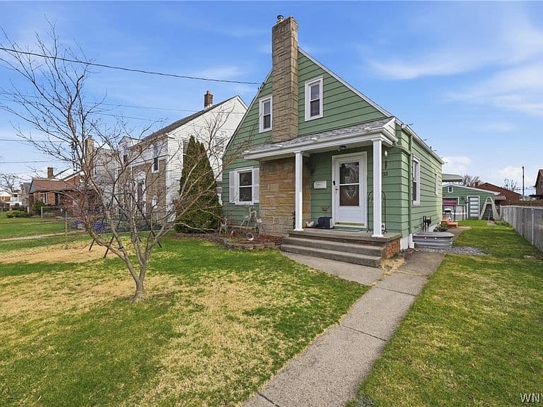 Listing photo 2