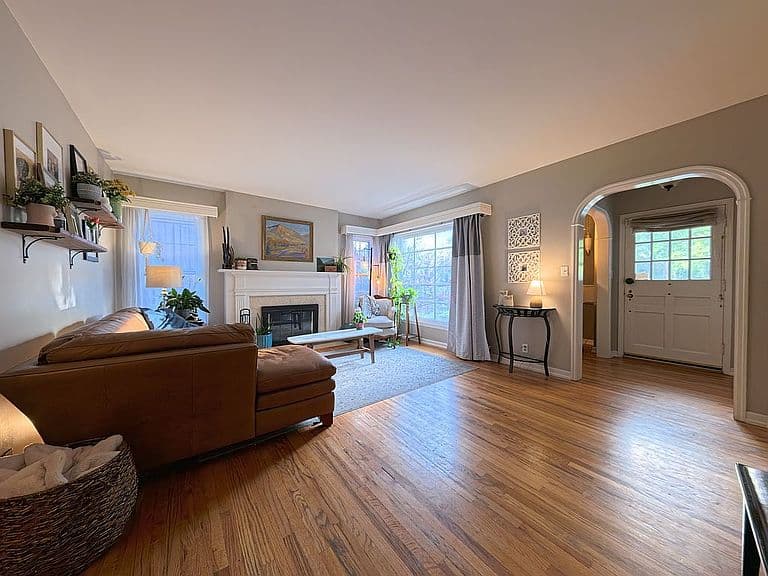 Listing photo 3