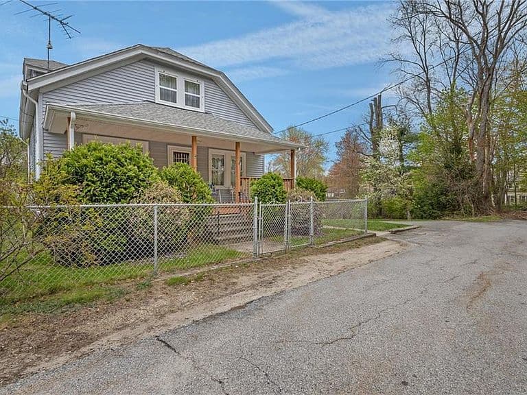 Listing photo 4