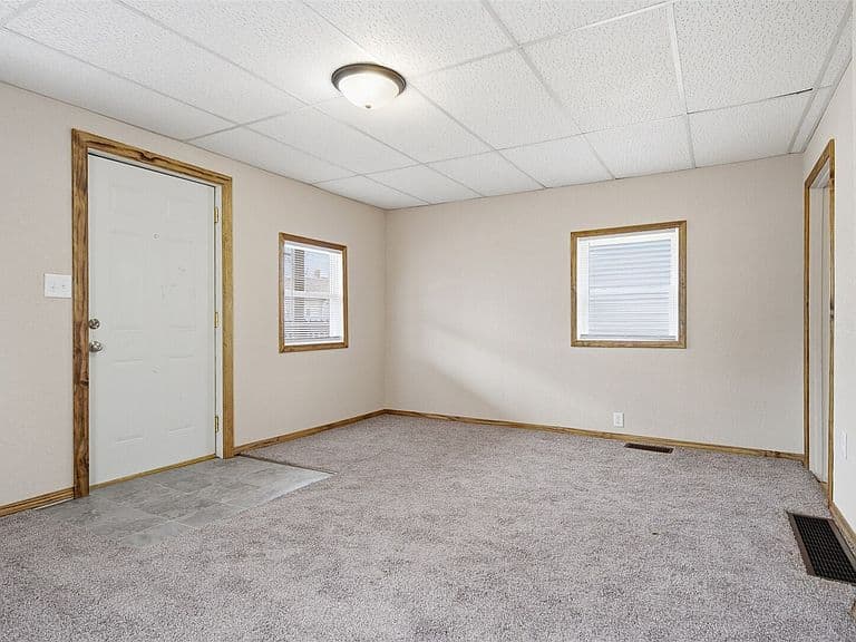 Listing photo 3