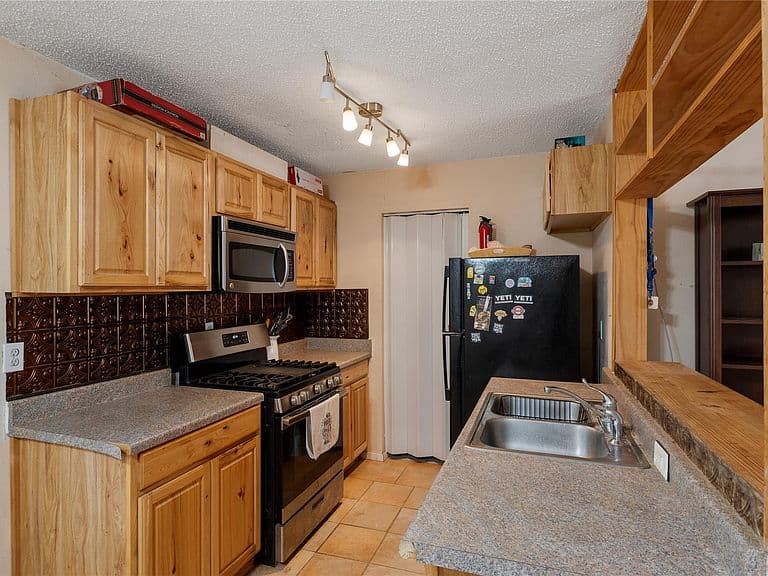 Listing photo 5