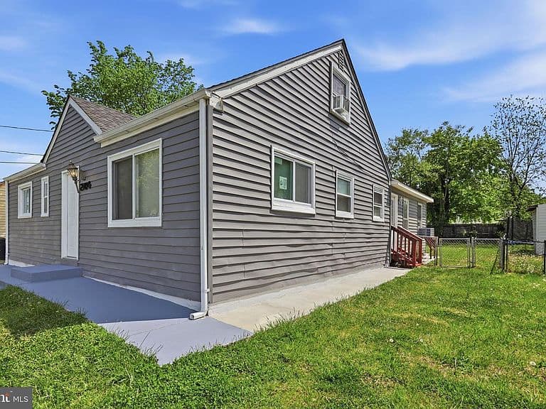 Listing photo 2