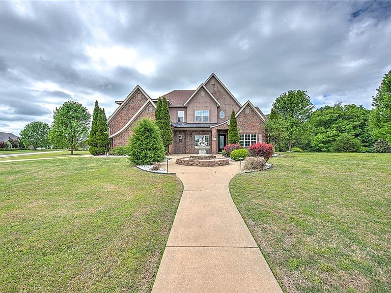 Listing photo 2