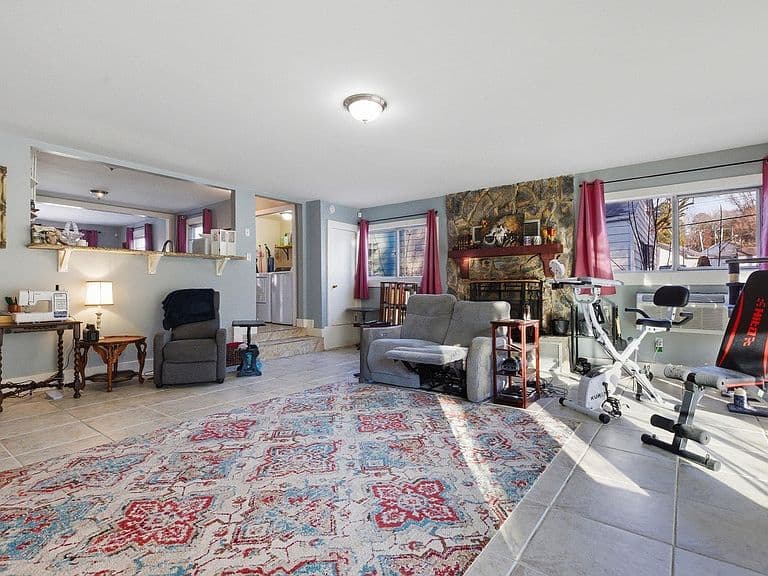 Listing photo 3