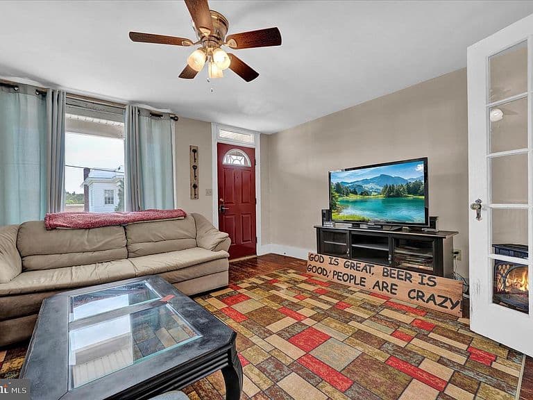 Listing photo 5