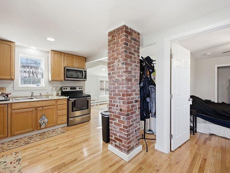 Listing photo 3