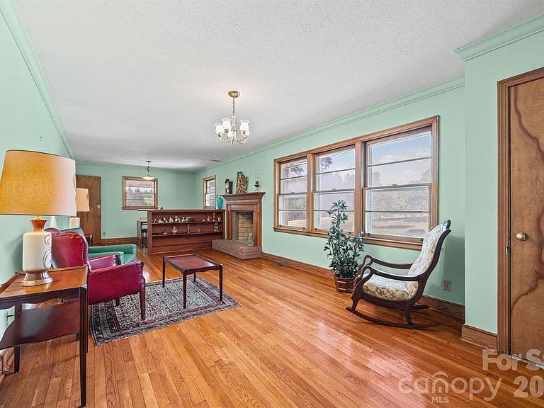 Listing photo 4