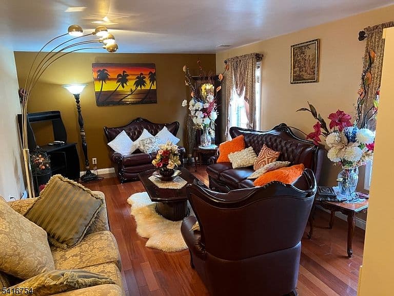 Listing photo 4