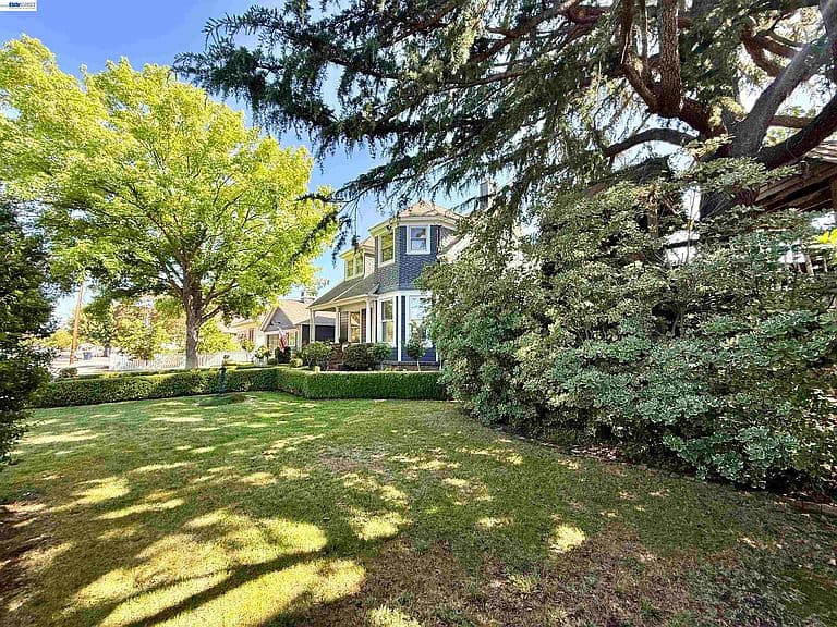 Listing photo 5