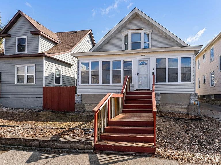 Listing photo 2