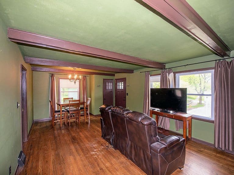 Listing photo 2