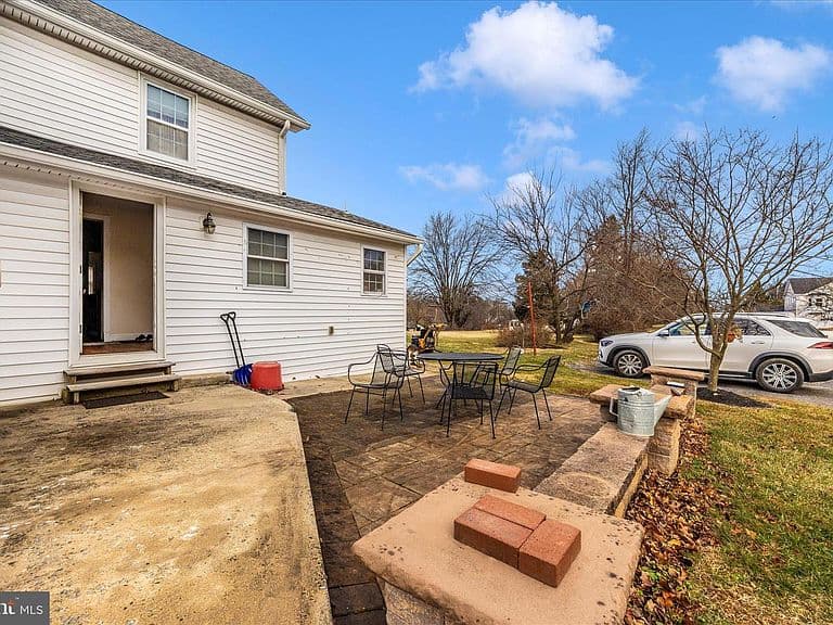 Listing photo 4