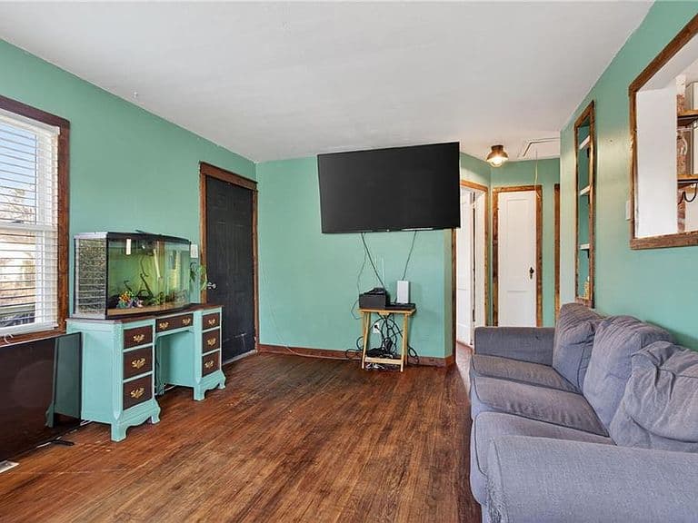 Listing photo 5