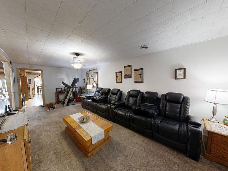 Listing photo 5