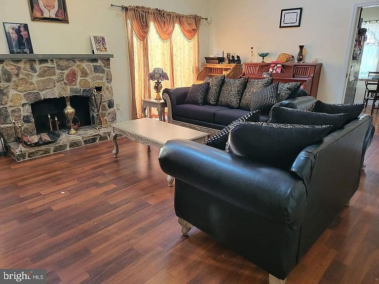Listing photo 5