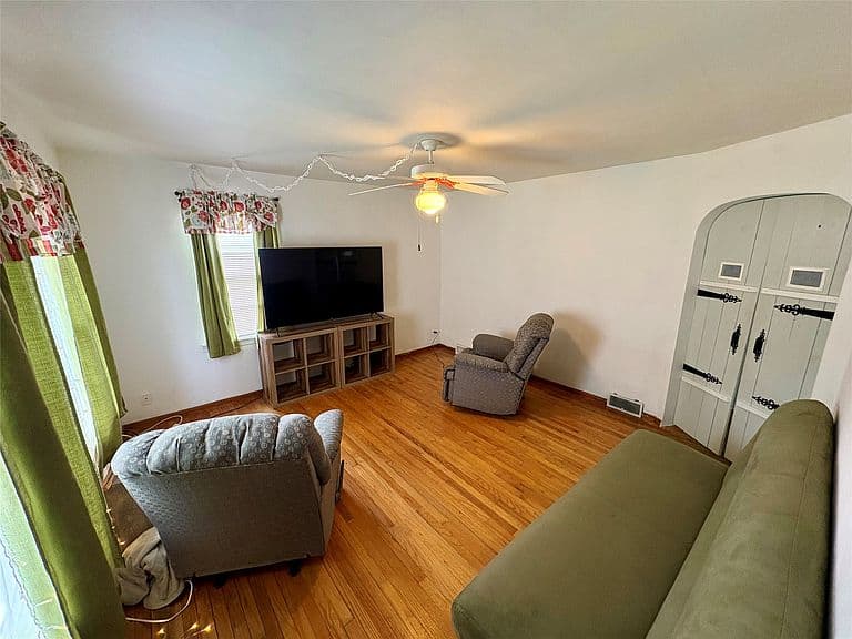 Listing photo 3