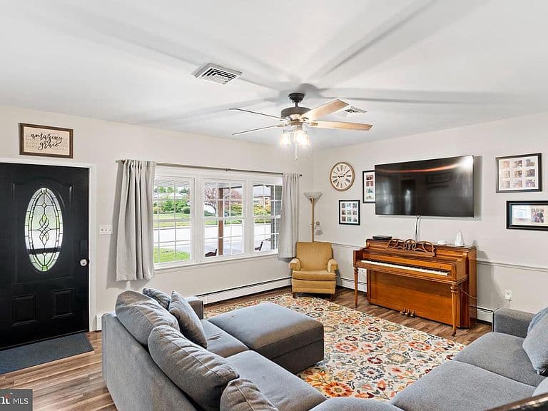 Listing photo 4