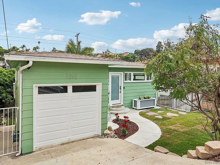 Listing photo 3