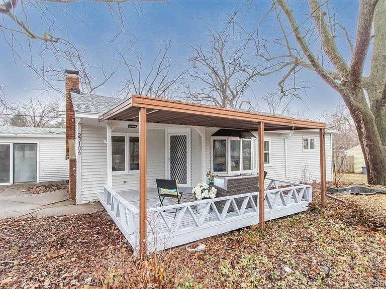 Listing photo 4
