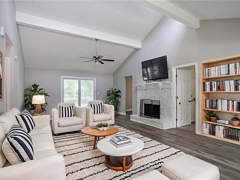 Listing photo 3