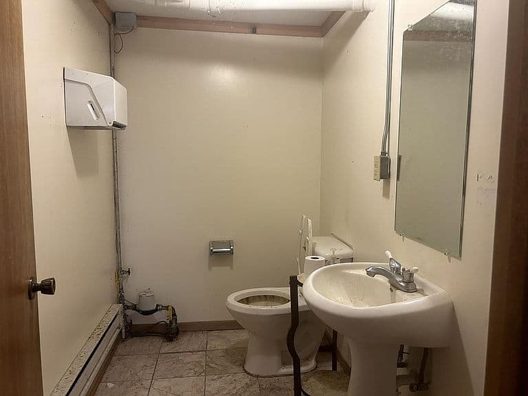 Listing photo 5