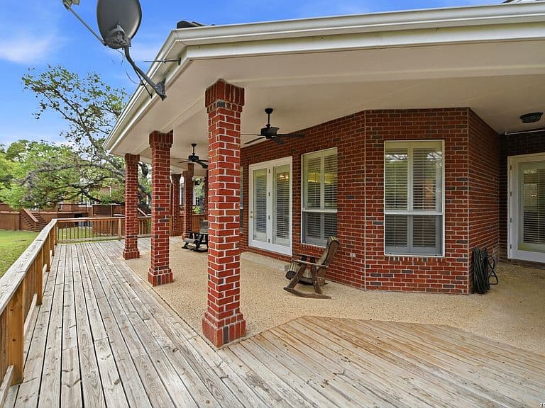 Listing photo 3