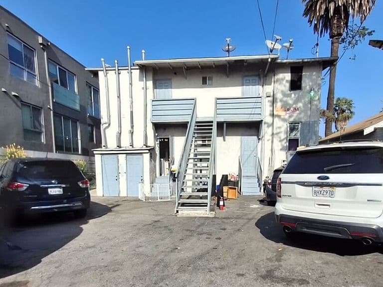 Listing photo 2