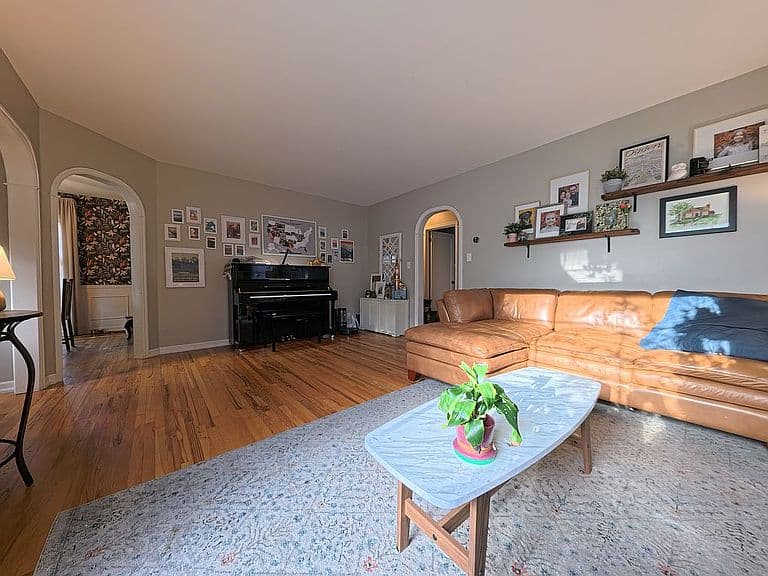 Listing photo 5