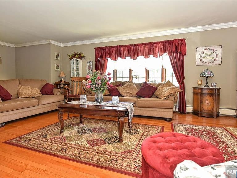 Listing photo 5