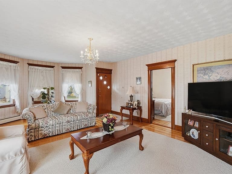 Listing photo 4