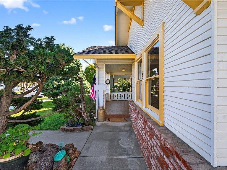 Listing photo 3