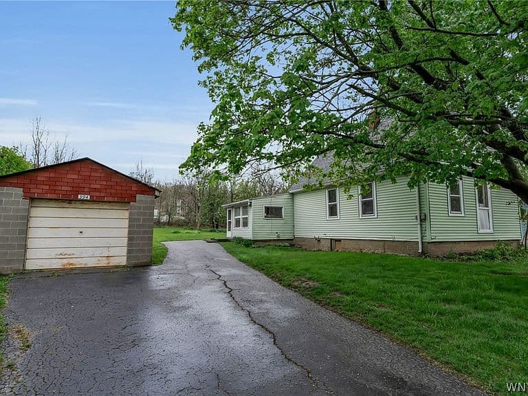 Listing photo 4