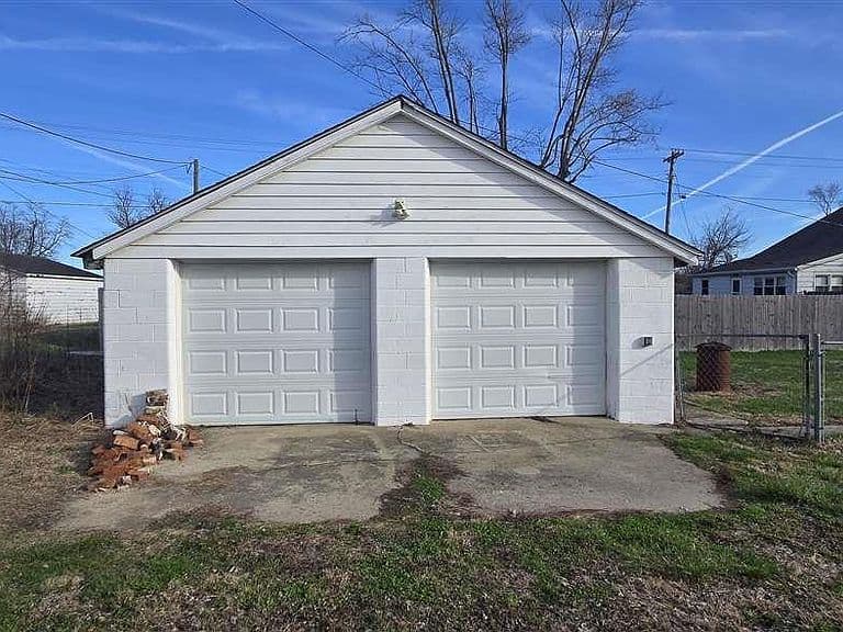 Listing photo 5
